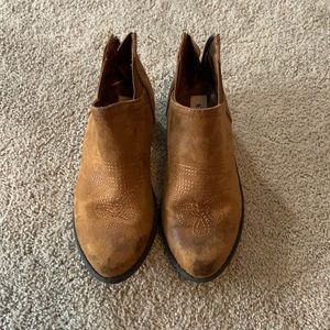 Girls brown STEVE MADDEN booties. Size 13y.